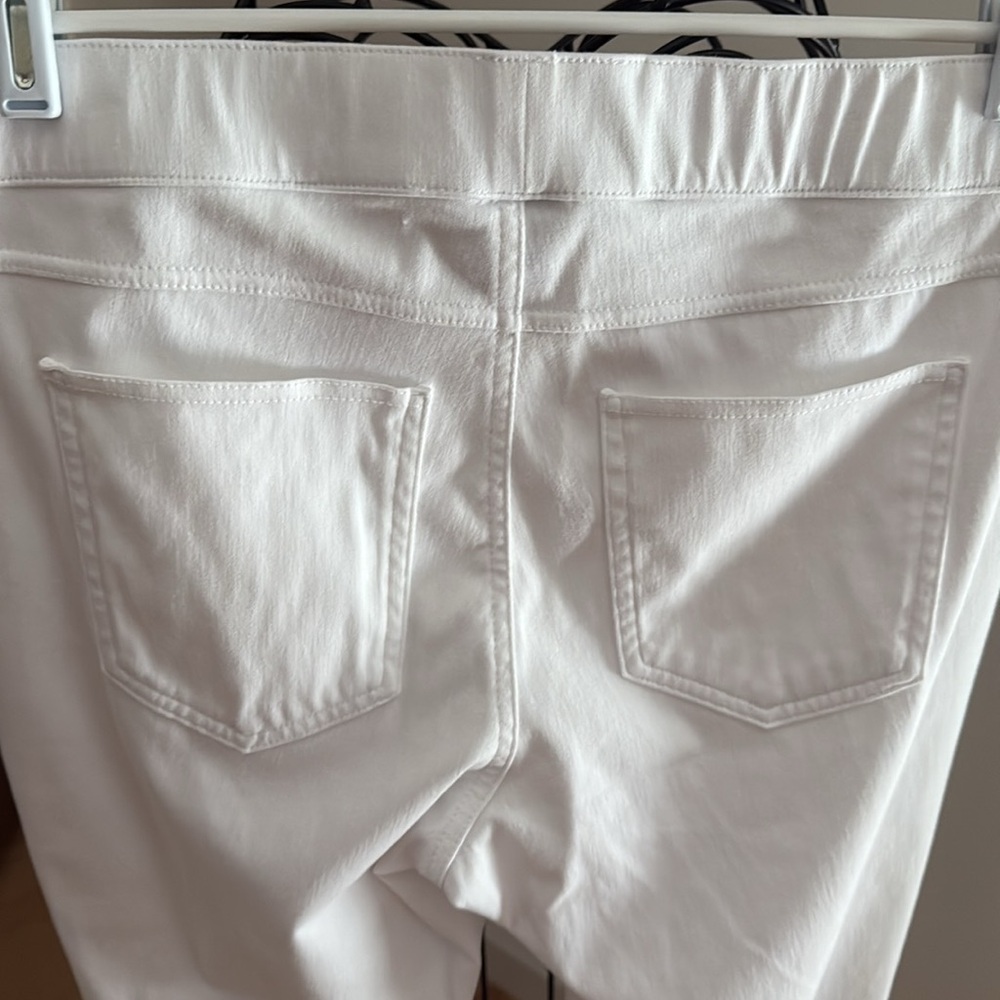 HUE Classic White Pants - Picture 2 of 3